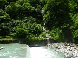 黒薙川と湯霧の滝