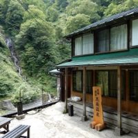 黒薙温泉旅館と湯霧の滝