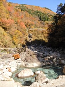 大露天風呂周辺の紅葉