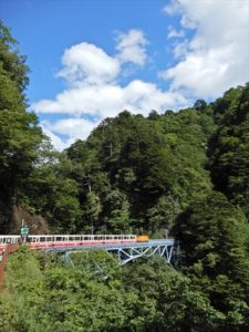 後曳橋とトロッコ電車