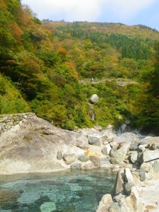 大露天風呂からの紅葉