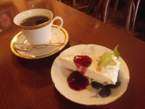 ブレンドコーヒーとレアチーズケーキ