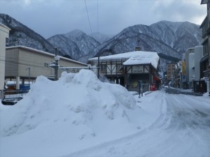 山積みにされた雪