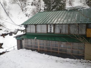 除雪後の旅館