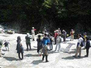 源泉見学会の様子