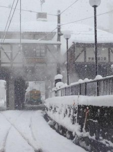 宇奈月温泉駅周辺の雪景色