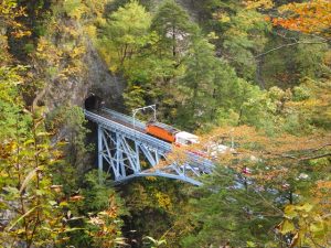 山道歩道から見た後曳橋