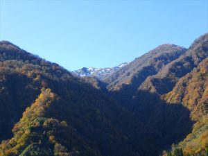 雪がある山の頂上