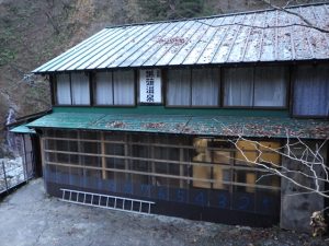 雪囲いが終わった本館