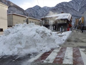 山積みになった雪